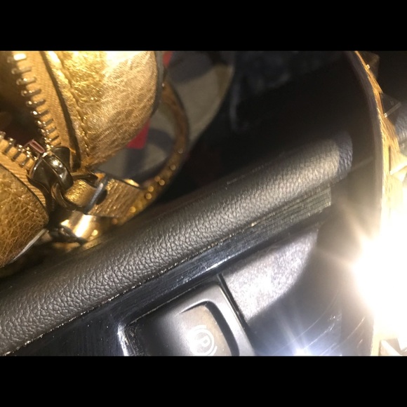 Valentino
Platinum GldLeather Rockstud ShoulderBag - Picture 4 of 5